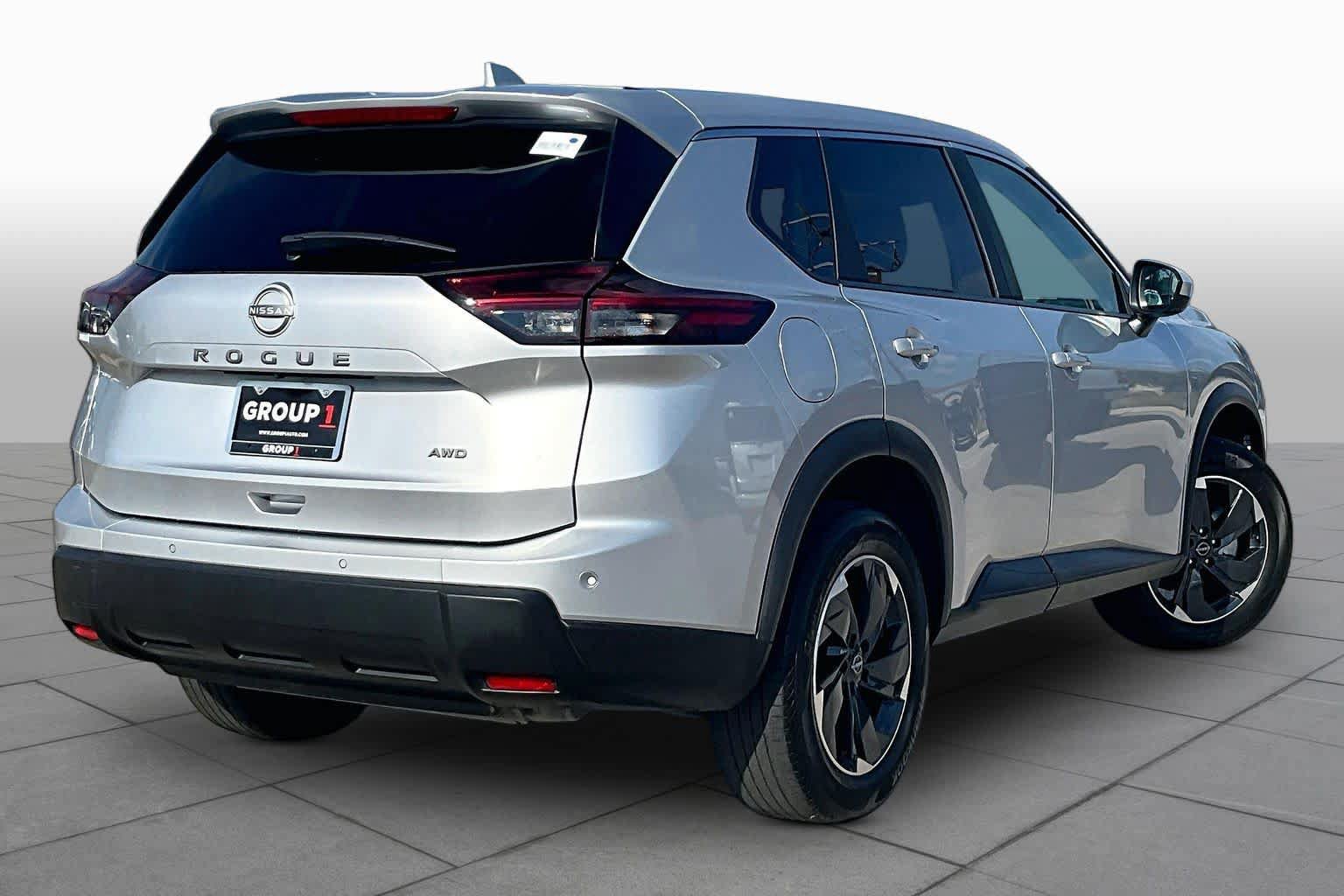 Used 2025 Nissan Rogue SV AWD/4WD image 13