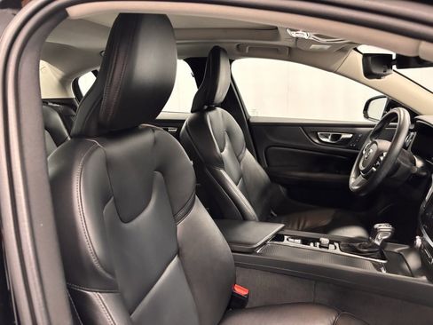 Used 2019 Volvo S60 T5 Momentum w/ Premium Package image 18