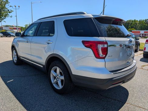 Used 2019 Ford Explorer XLT w/ Equipment Group 202A FWD image 3