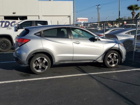 Used 2018 Honda HR-V EX image 2