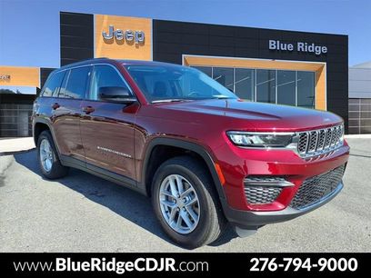 Used 2023 Jeep Grand Cherokee Laredo w/ Luxury Tech Group I