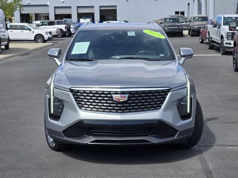 Used 2025 Cadillac XT4 Premium Luxury FWD image 2