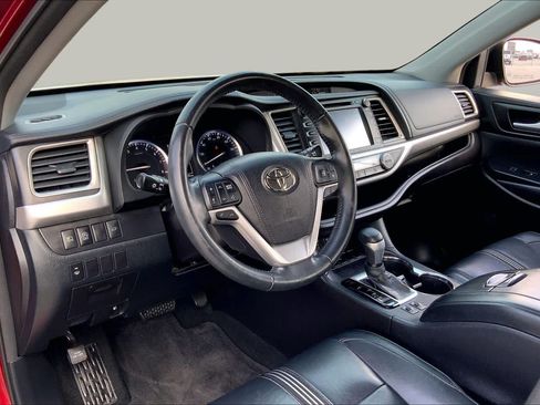 Used 2017 Toyota Highlander SE FWD image 17