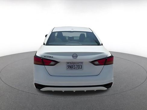 Used 2025 Nissan Altima 2.5 SV FWD image 10
