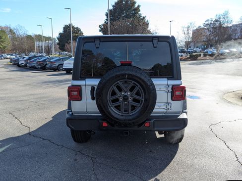 Used 2024 Jeep Wrangler Sport S image 6