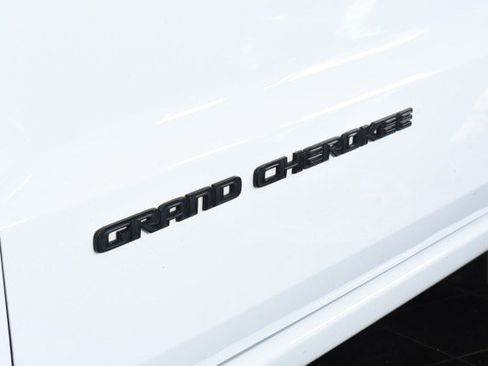 Used 2021 Jeep Grand Cherokee Laredo X AWD/4WD image 7