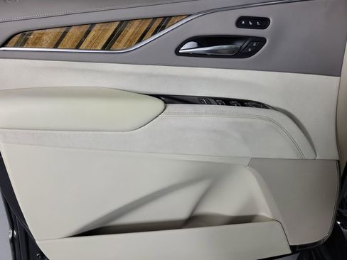 Certified 2022 Cadillac Escalade Premium Luxury Platinum image 20