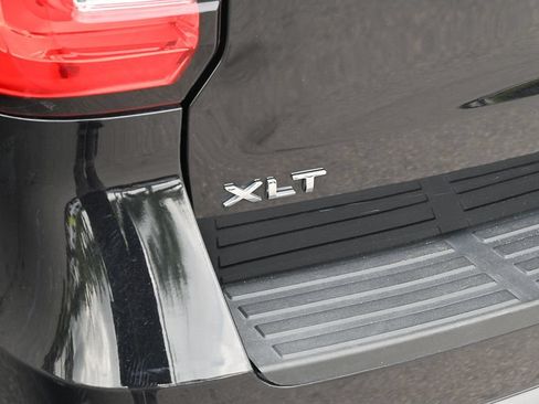 Used 2024 Ford Expedition XLT RWD image 34