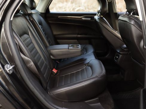 Used 2014 Ford Fusion SE w/ Equipment Group 202A image 25