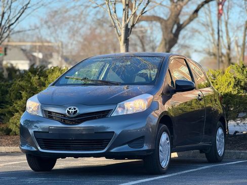 Used 2014 Toyota Yaris L image 1
