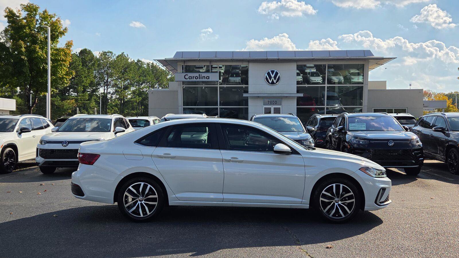 Certified 2026 Volkswagen Jetta SE FWD image 6