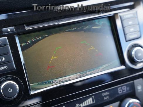 Used 2019 Nissan Rogue SV image 27