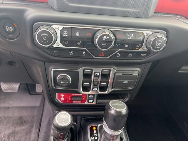 Used 2021 Jeep Gladiator Rubicon w/ Cold Weather Group AWD/4WD image 18