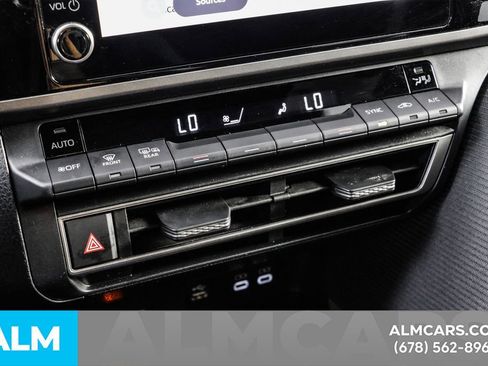 Used 2025 Toyota Camry SE image 36