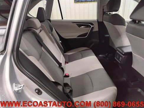 Used 2025 Toyota RAV4 XLE w/ Convenience Package FWD image 15