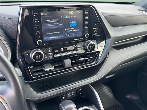 Used 2022 Toyota Highlander XSE image 21
