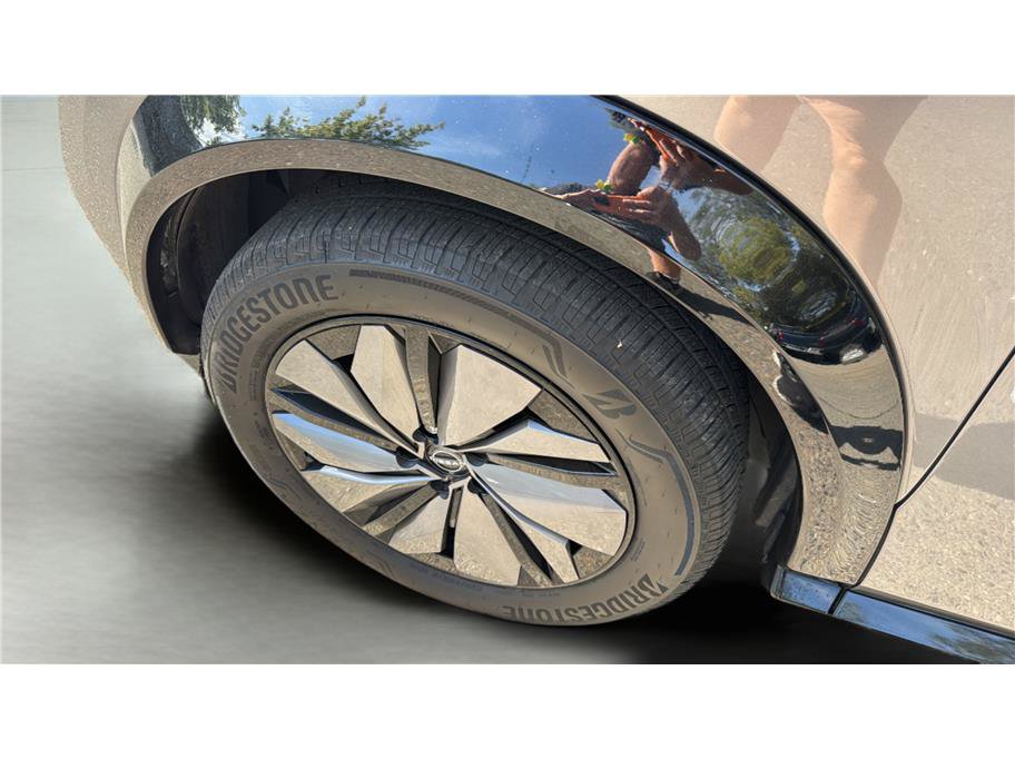 Used 2024 Nissan Ariya AWD image 14