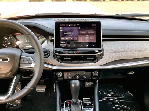 Certified 2024 Jeep Compass Latitude image 7