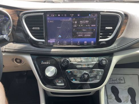 Used 2022 Chrysler Pacifica Limited FWD image 22