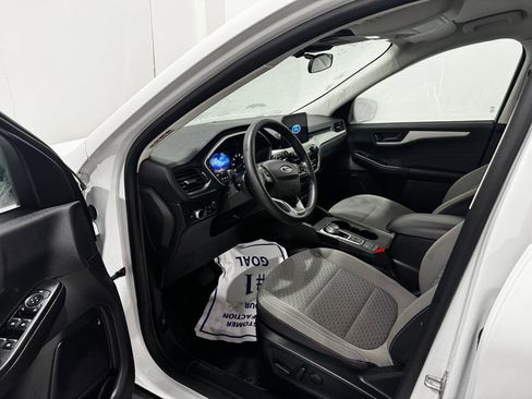 Used 2022 Ford Escape SE image 15