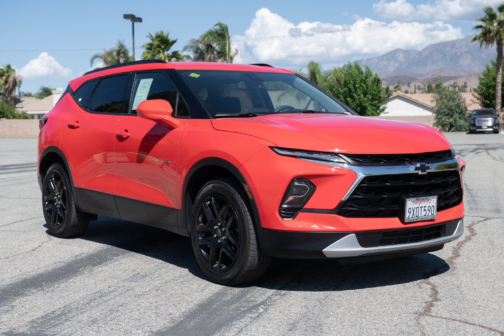 Used 2026 Chevrolet Blazer LT w/ Convenience Package FWD image 2
