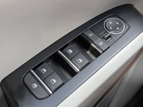 Certified 2025 Kia Soul LX w/ LX Technology Package FWD image 24
