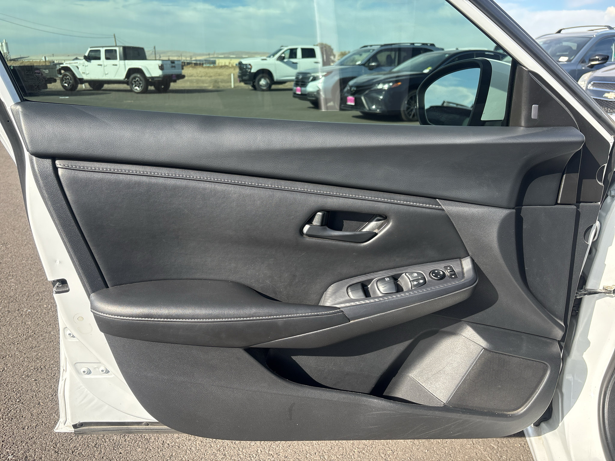Used 2024 Nissan Sentra S FWD image 9