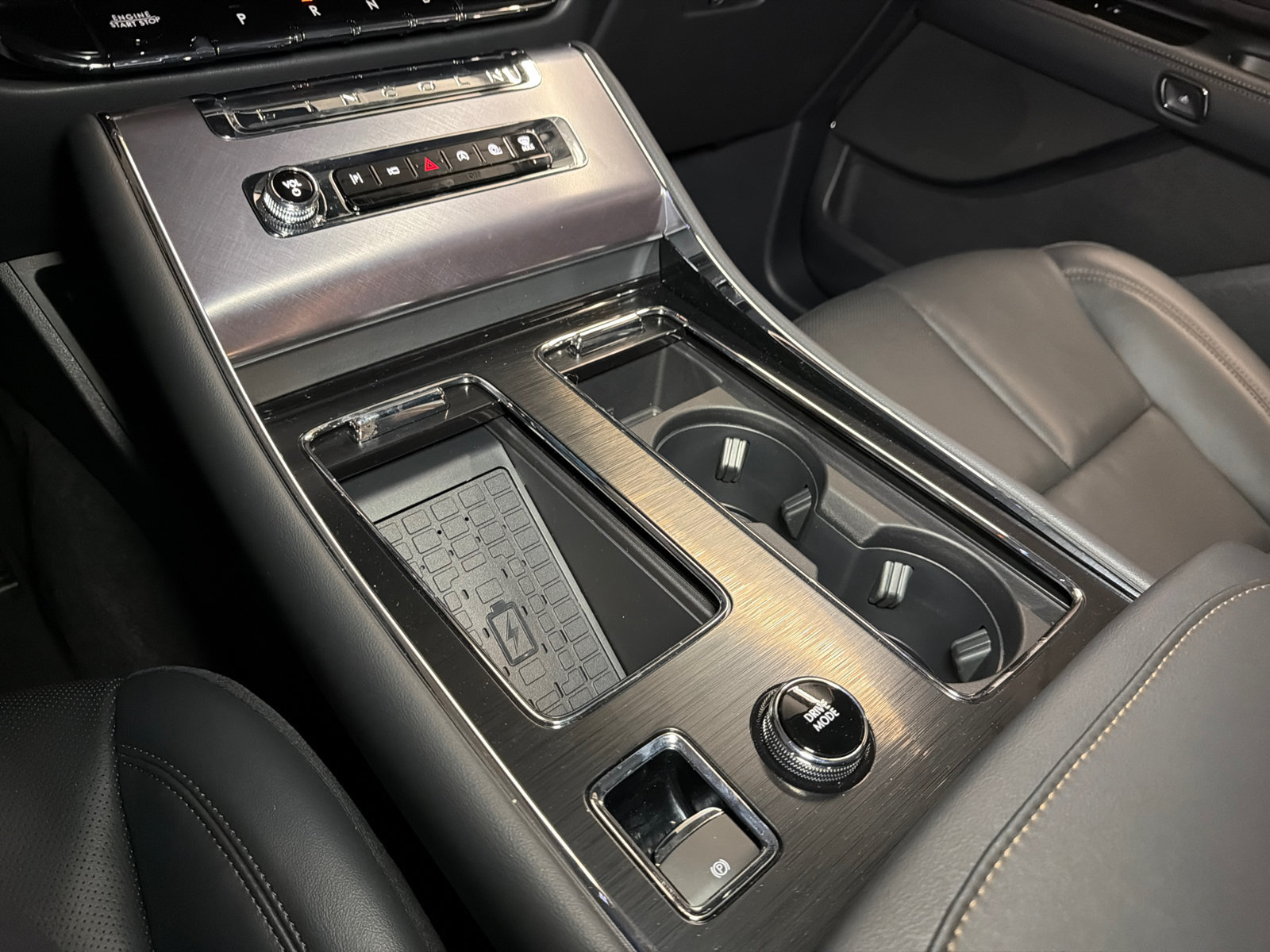New 2027 Lincoln Aviator AWD image 30
