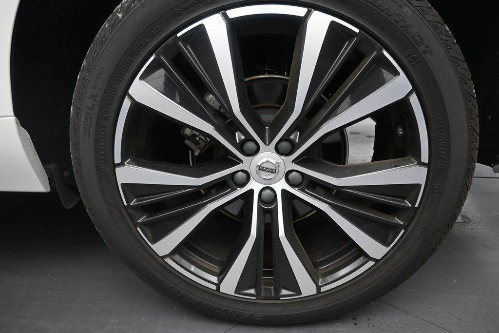 Certified 2024 Volvo XC60 B5 Plus w/ Climate Package AWD/4WD image 10