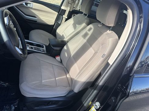 Used 2023 Ford Explorer XLT image 13
