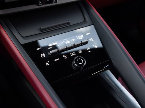 Certified 2026 Porsche Macan Electric RWD image 26