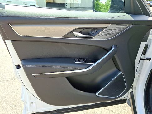 Used 2025 Jaguar F-PACE R-Dynamic S image 13