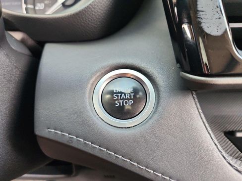 Used 2021 Toyota Highlander Limited FWD image 17