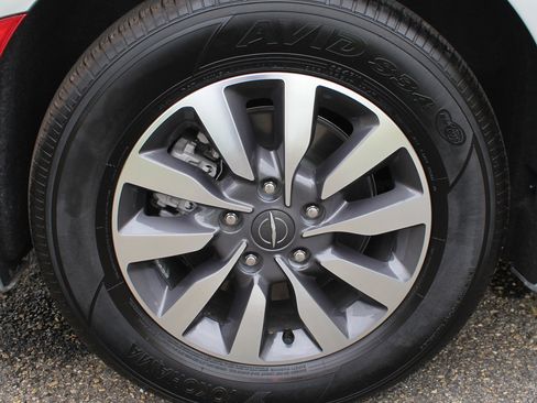 Used 2024 Chrysler Pacifica Select image 61