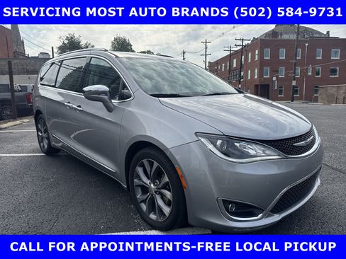 Used 2017 Chrysler Pacifica Limited image 4