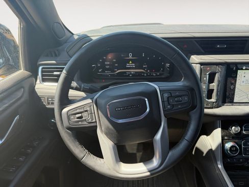 Used 2024 GMC Yukon XL Denali RWD image 12