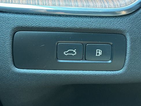 Certified 2023 Volvo XC60 T8 Plus w/ Protection Package Premier image 32