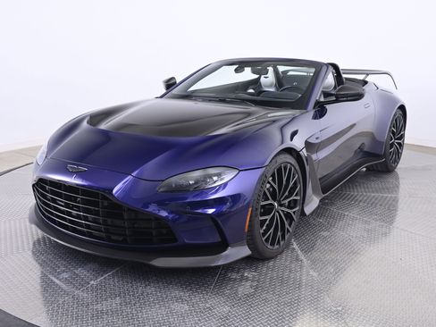 Used 2023 Aston Martin V12 Vantage Roadster image 1