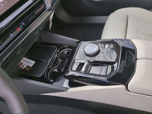 New 2026 BMW 530i xDrive w/ Premium Package AWD/4WD image 17