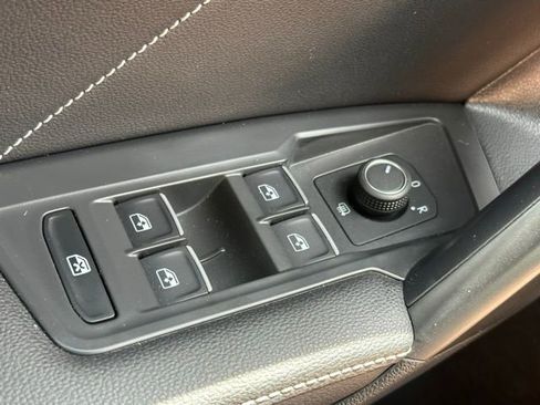 Used 2023 Volkswagen Tiguan SE FWD image 17