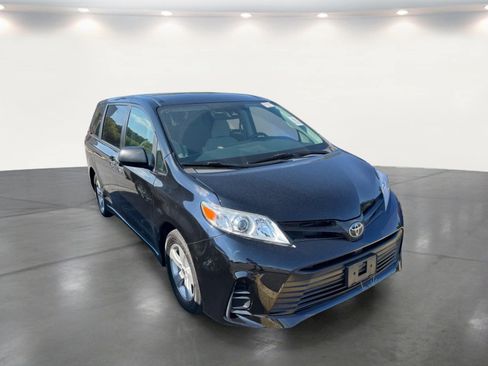 Used 2020 Toyota Sienna L FWD image 9