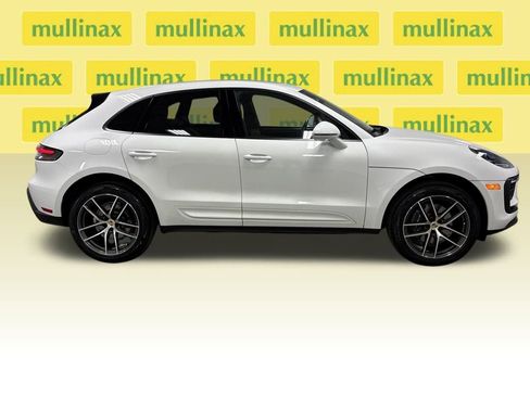 Used 2024 Porsche Macan image 18