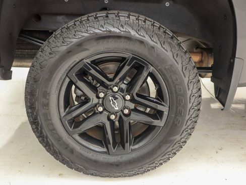 Used 2020 Chevrolet Silverado 1500 LT Trail Boss image 27