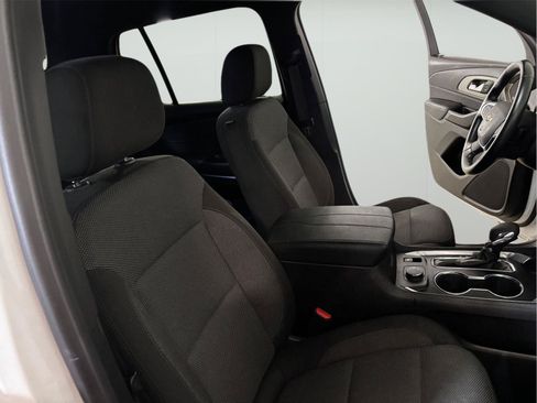 Used 2024 Chevrolet Traverse LT FWD image 25