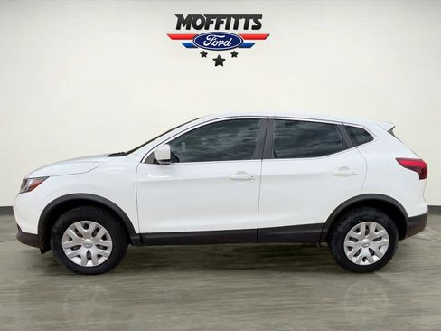 Used 2018 Nissan Rogue Sport S image 2