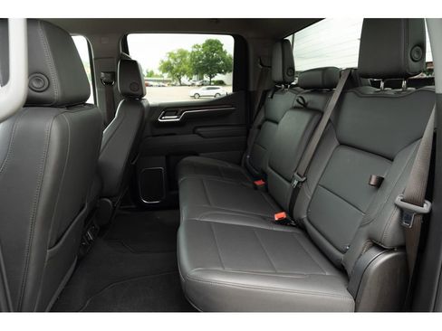 Used 2025 GMC Sierra 1500 SLT AWD/4WD image 13