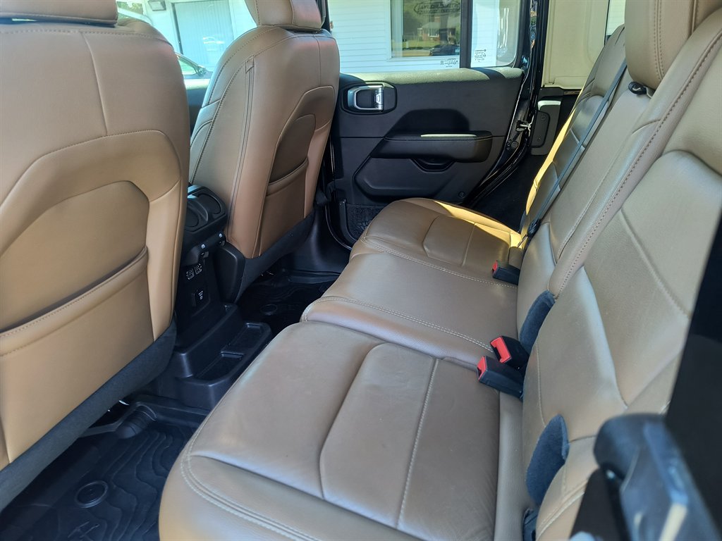 Used 2020 Jeep Wrangler Unlimited Sahara AWD/4WD image 35