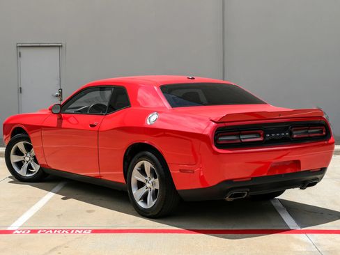 Used 2018 Dodge Challenger SXT RWD image 7