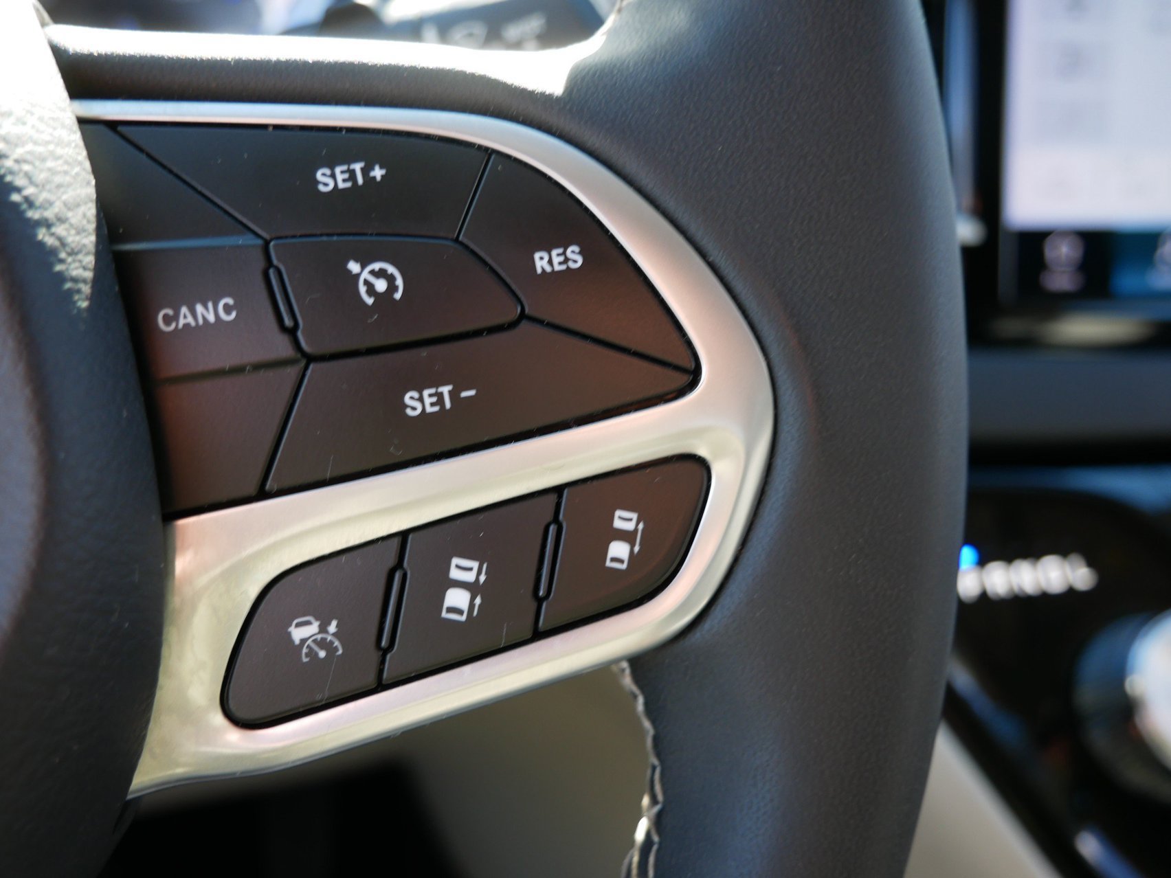 Used 2024 Chrysler Pacifica Touring-L FWD image 25