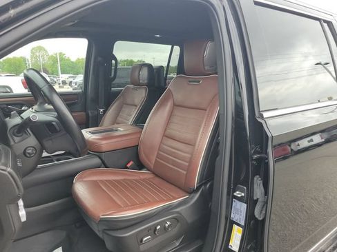 Used 2023 GMC Yukon XL Denali Ultimate AWD/4WD image 17
